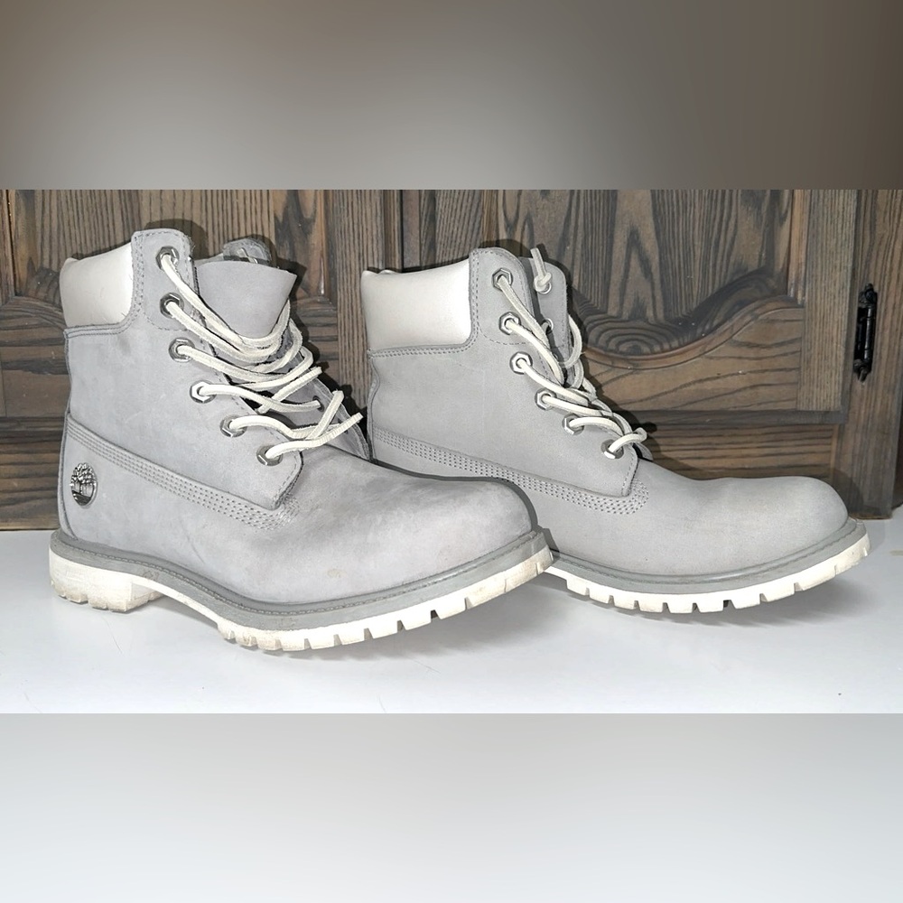 Sz 10 Women’s Timberland lace up boots